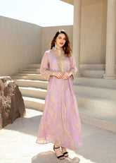 Vestido largo de tul con flores bordadas y cuello alto morado claro de moda para otoño